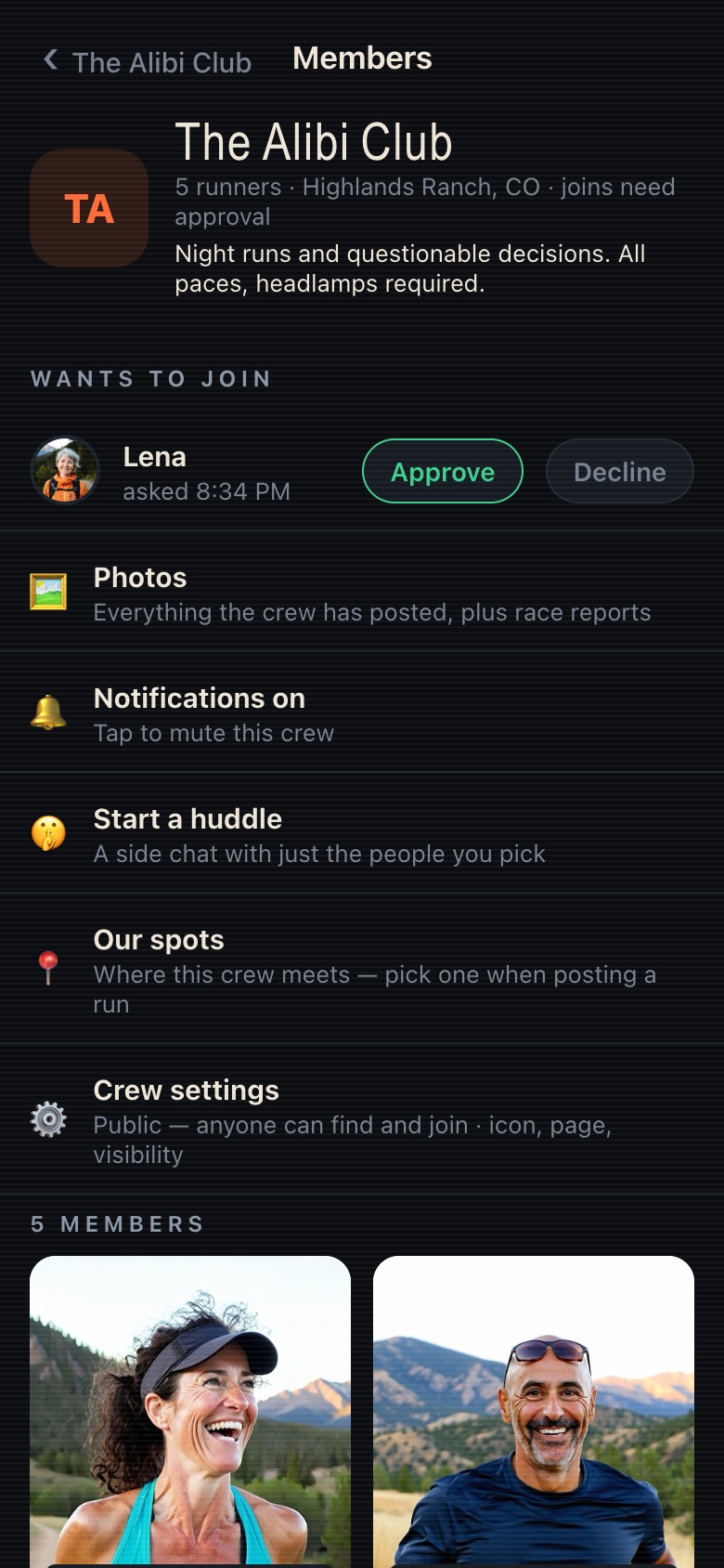 The crew page: icon, description, a join request waiting for approval, photos, spots, and settings